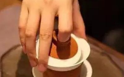 三才蓋碗的正確拿法，三才蓋碗抓碗法圖解