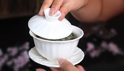 三才蓋碗的正確拿法，三才蓋碗抓碗法圖解