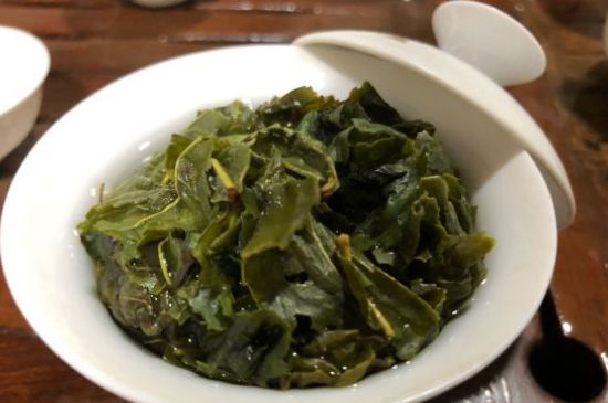 香精茶喝多了會(huì)怎么樣，茶葉加香精有什么害處？