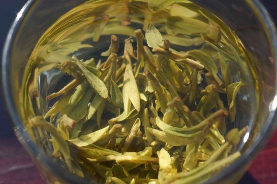 安吉白茶冷藏好還是冷凍好？這個需要根據(jù)存放時間來選擇