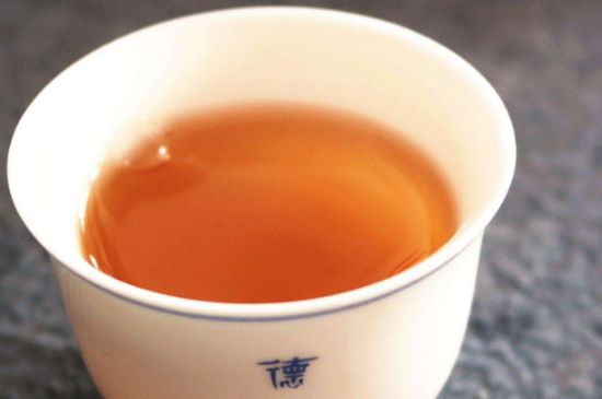 老茶和新茶哪個(gè)好，老茶好喝還是新茶好喝