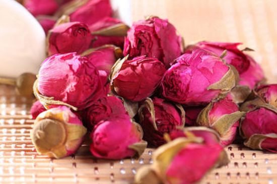 玫瑰花的最佳搭配，喝玫瑰花茶搭配什么喝好？