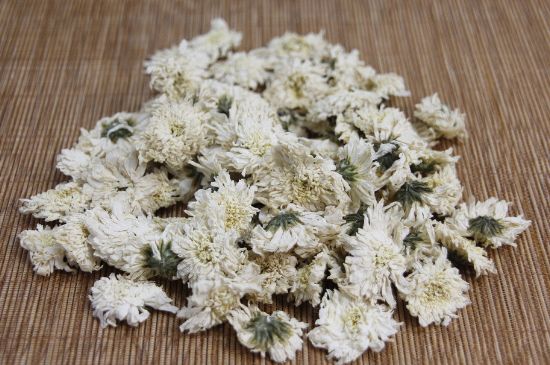 晚上可以喝菊花茶泡水嗎，睡覺前能不能喝菊花茶？