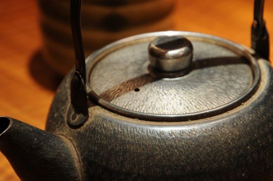 日本鐵壺怎么開壺，新鐵壺開壺方法