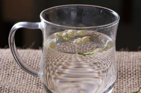 茉莉泡水禁忌，茉莉干花泡水的功效與禁忌