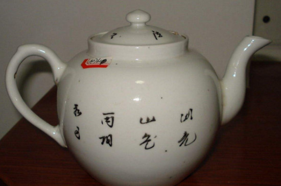 瓷壺適合泡什么茶，瓷器茶具喝什么茶好