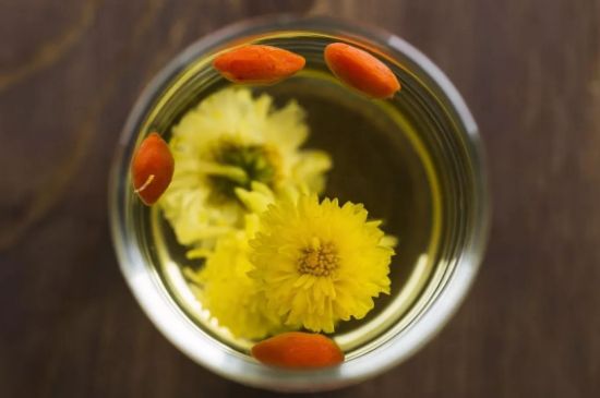 菊花茶的最佳搭配有哪幾樣，菊花茶和什么搭配喝效果好？