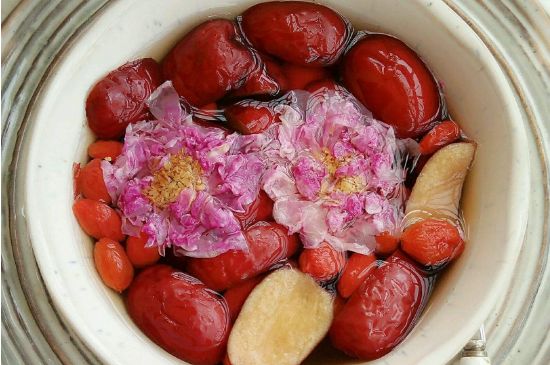 喝玫瑰花茶能祛斑嗎，玫瑰花茶有祛斑的功效嗎？