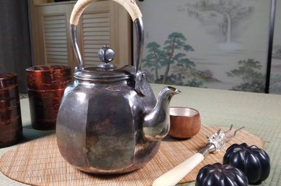 銀壺泡茶后為什么會(huì)變黑，銀壺內(nèi)膽發(fā)黑怎么辦