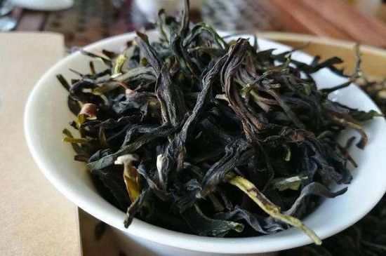 鴨屎香單叢雪片茶的特點(diǎn)，鳳凰雪片茶有什么特點(diǎn)？