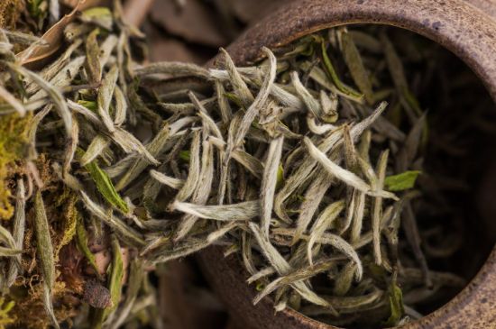 福鼎白茶要喝老的嗎，為什么喝白茶要喝老茶存新茶？