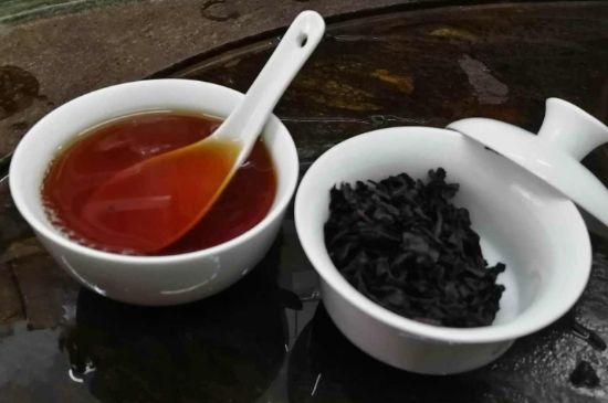 肉桂茶和大紅袍哪個貴，武夷山肉桂與大紅袍的價格比較