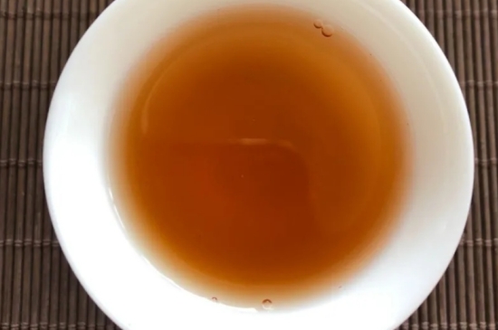 老白茶上火還是去火？夏季喝煮的老白茶會容易上火！