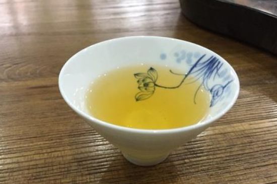鴨屎香單叢雪片茶的特點(diǎn)，鳳凰雪片茶有什么特點(diǎn)？