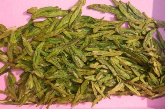 西湖龍井新茶和陳茶的區(qū)別，怎么區(qū)分龍井新茶和舊茶？
