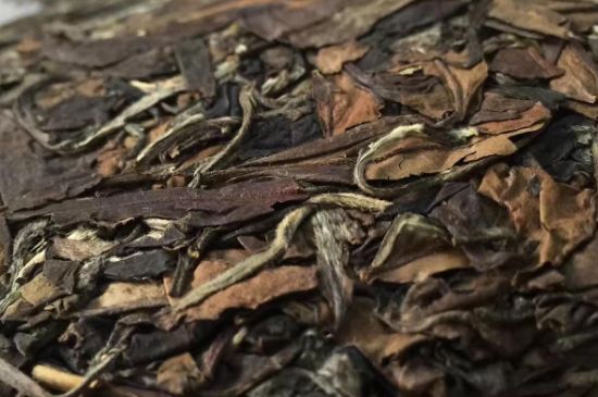 福鼎白茶要喝老的嗎，為什么喝白茶要喝老茶存新茶？