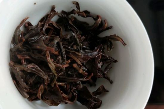 正山小種喝起來(lái)苦澀有點(diǎn)酸對(duì)嗎，正山小種發(fā)酸有害嗎