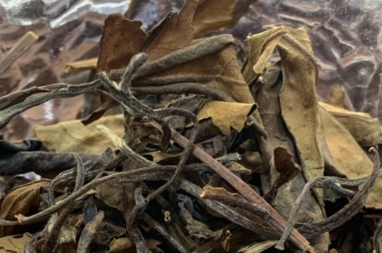 老白茶上火還是去火？夏季喝煮的老白茶會容易上火！