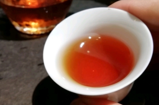 長期喝巖茶會(huì)上火嗎？巖茶這樣喝了容易上火！