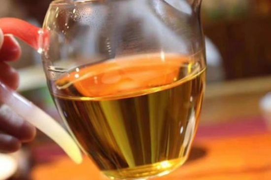 女人晚上喝紅茶好嗎，女人紅茶啥時候喝最好？