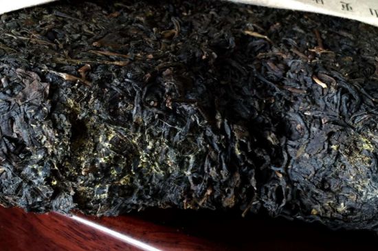 伏茶里的金花是黃曲霉素嗎，金花茯茶里的是什么菌