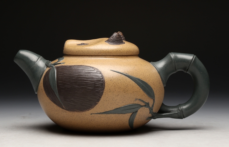 呂堯臣大師制作的可愛(ài)熊貓壺